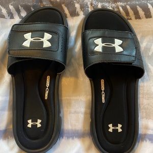 Under Armour Black Sliders  size 9